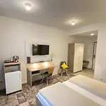 Stadthotel Lohne, Self Check-In & Entspannt Im Cafe Fruehstuecken Löhne