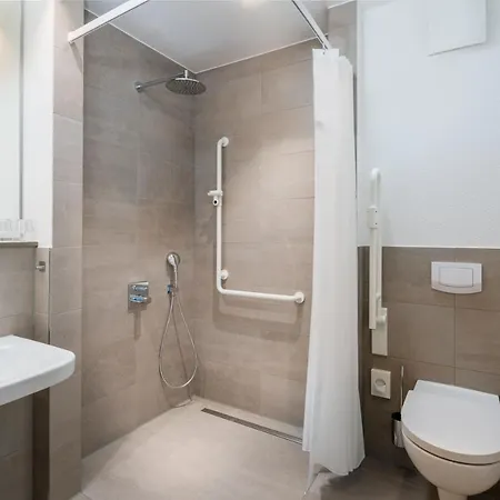 Stadthotel Lohne, Self Check In, Mit Baeckerei Und Cafe 3*