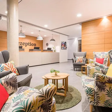 Hotell Stadthotel Lohne, Self Check-In & Entspannt Im Cafe Fruehstuecken