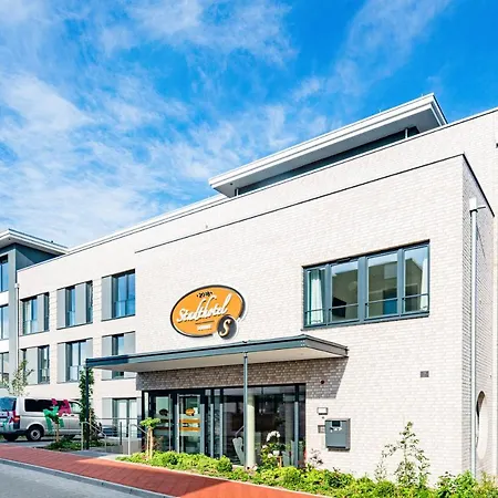 Stadthotel Lohne, Self Check-In & Entspannt Im Cafe Fruehstuecken