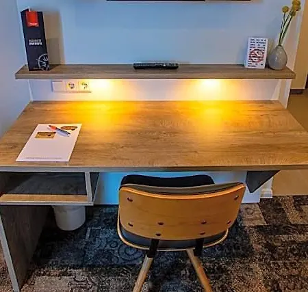 Отель Stadthotel Lohne, Self Check-in & Entspannt Im Cafe Fruehstuecken Лоне
