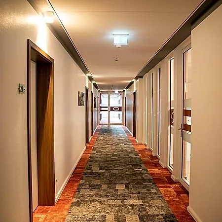 Отель Stadthotel Lohne, Self Check-in & Entspannt Im Cafe Fruehstuecken Лоне