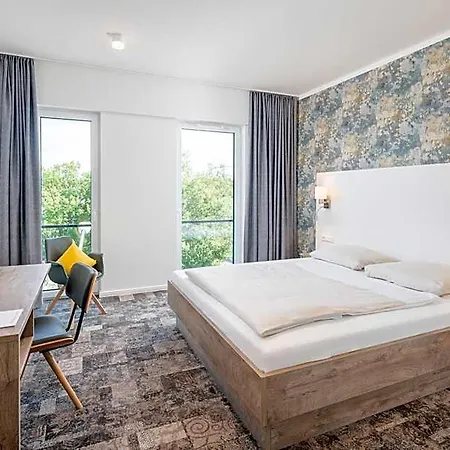 Stadthotel Lohne, Self Check-in & Entspannt Im Cafe Fruehstuecken Отель Лоне