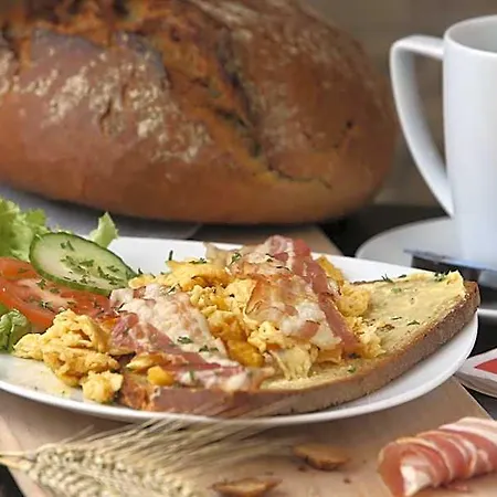 Stadthotel Lohne, Self Check-in & Entspannt Im Cafe Fruehstuecken Отель 3*