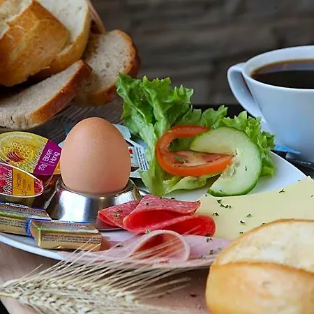 Stadthotel Lohne, Self Check-in & Entspannt Im Cafe Fruehstuecken Отель Лоне
