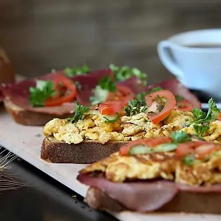 Stadthotel Lohne, Self Check-in & Entspannt Im Cafe Fruehstuecken 3*