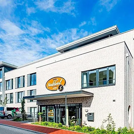 Stadthotel Lohne, Self Check-in & Entspannt Im Cafe Fruehstuecken