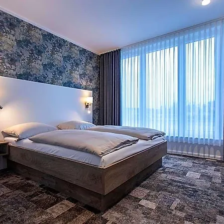 Stadthotel Lohne, Self Check-in & Entspannt Im Cafe Fruehstuecken Отель Лоне