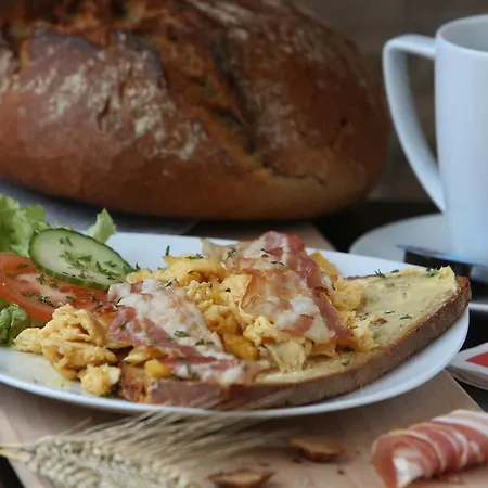 Stadthotel Lohne, Self Check-in&entspannt Im Café Frühstücken