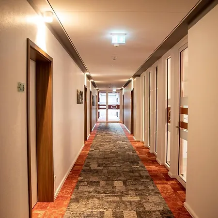 Stadthotel Lohne, Self Check-in & Entspannt Im Cafe Fruehstuecken Отель 3*