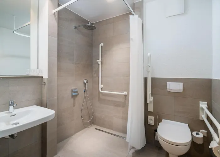 Stadthotel Lohne, Self Check-In & Entspannt Im Cafe Fruehstuecken 3*