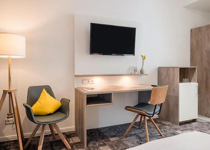 Stadthotel Lohne, Self Check-In & Entspannt Im Cafe Fruehstuecken