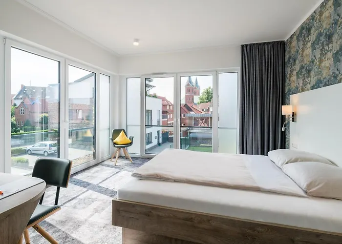 Stadthotel Lohne, Self Check-In & Entspannt Im Cafe Fruehstuecken ホテル Löhne