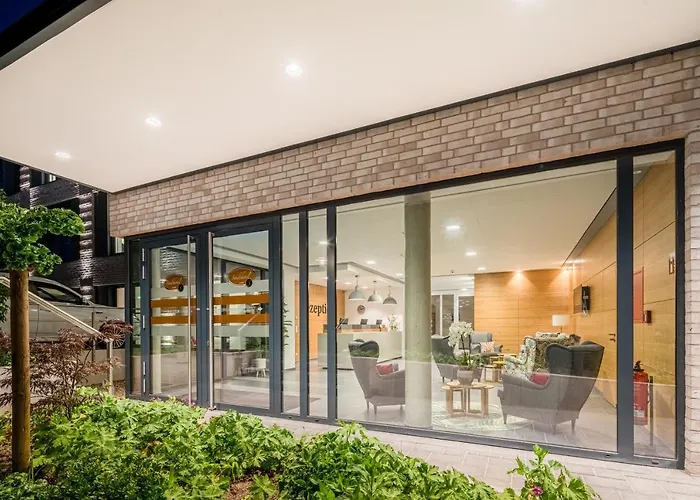 Stadthotel Lohne, Self Check-In & Entspannt Im Cafe Fruehstuecken ホテル Löhne