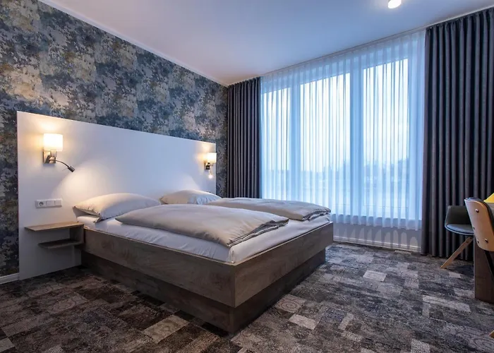 Stadthotel Lohne, Self Check-In & Entspannt Im Cafe Fruehstuecken Löhne