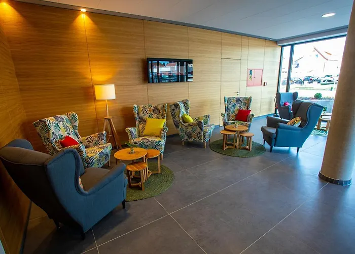 Stadthotel Lohne, Self Check-In & Entspannt Im Cafe Fruehstuecken